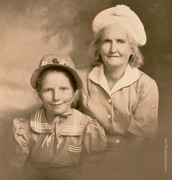 Carolyn Cunningham with mother Eunice Cunningham 1945